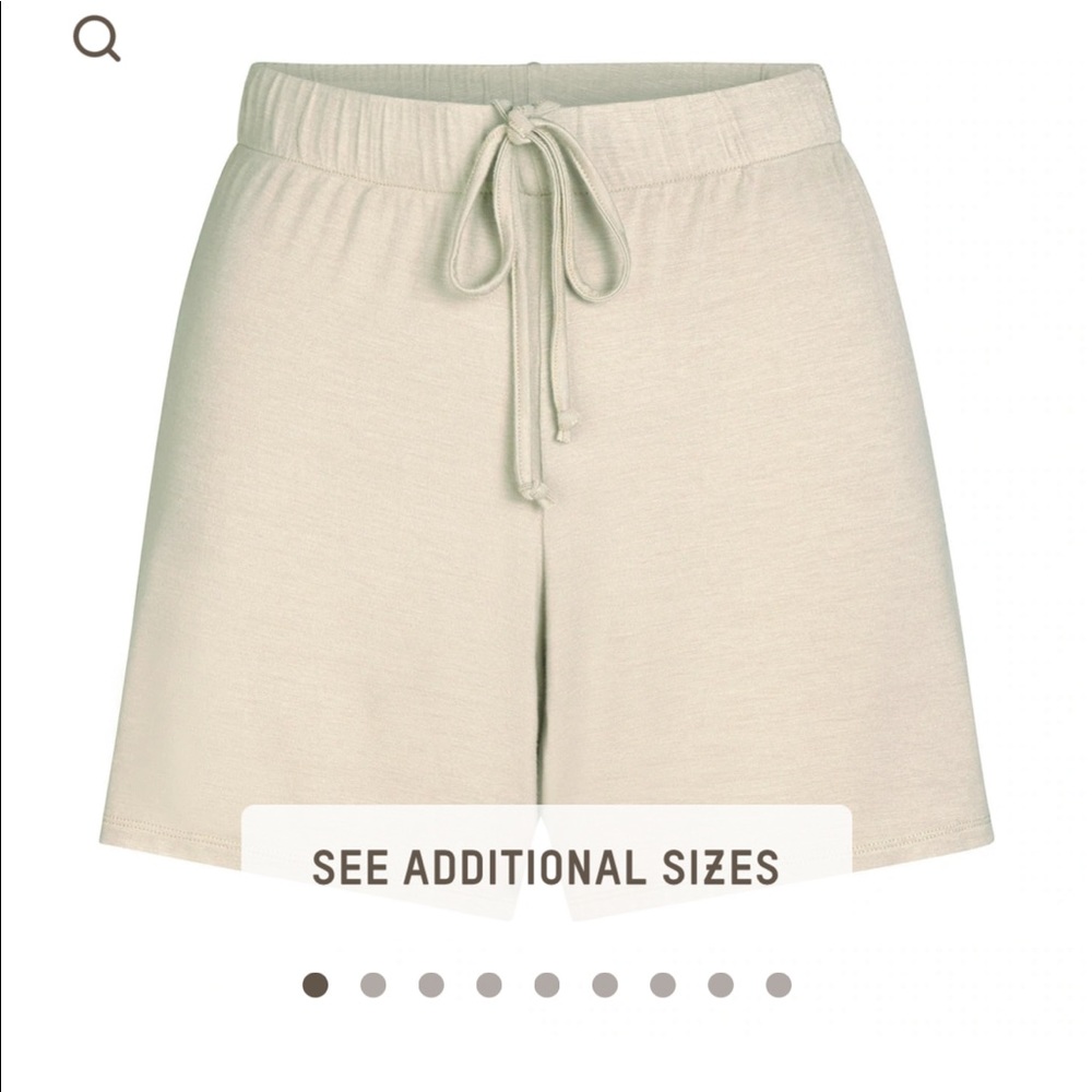SKIMS SLEEP SHORT TAUPE MEDIUM